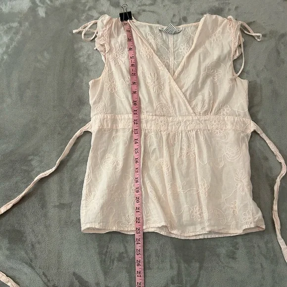 V- neck floral baby pink cap sleeve blouse - Picture 7 of 11